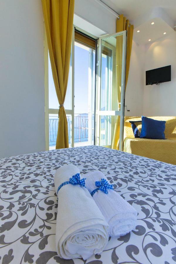 On The Beach Sea-View&Kitchen In Room Salerno Esterno foto