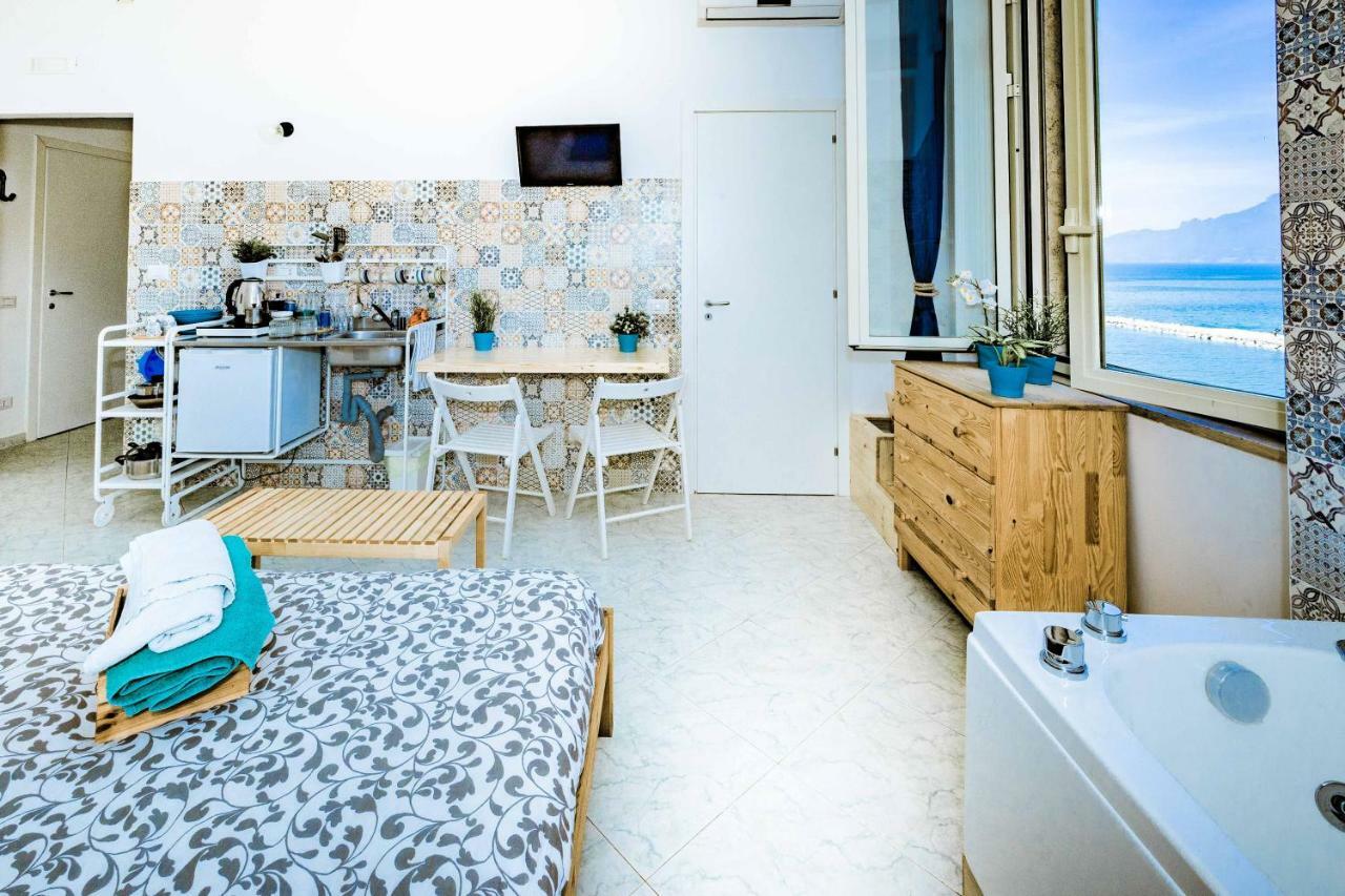 On The Beach Sea-View&Kitchen In Room Salerno Esterno foto