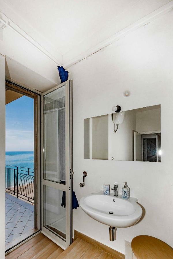 On The Beach Sea-View&Kitchen In Room Salerno Esterno foto